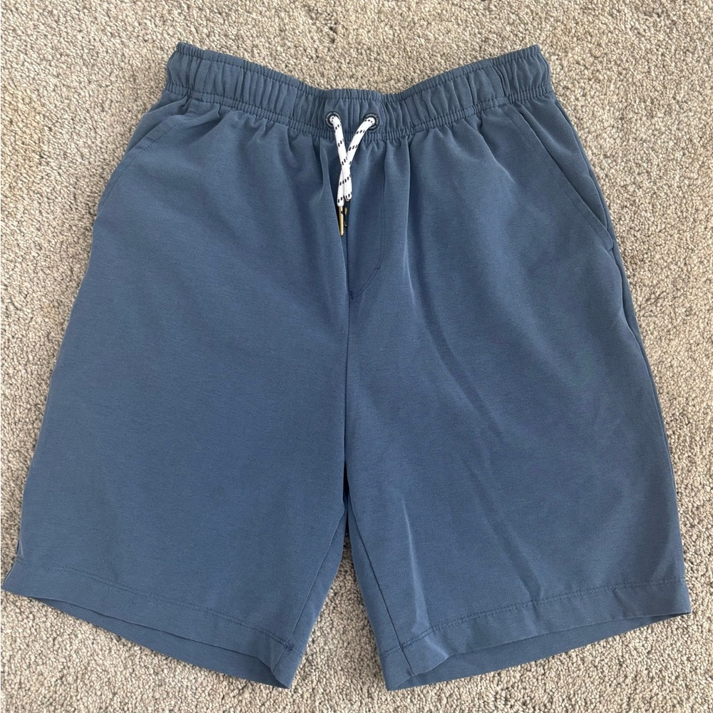 Boys vineyard vines pull on performance shorts size L